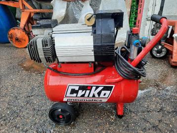 Le compresseur Criko à deux cylindres 10 bar 220v fonctionne, Enlèvement ou Envoi, Comme neuf