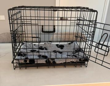 Inklapbare bench met matras voor pup, hond of kat beschikbaar voor biedingen