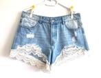 Cindy H Paris mooie short maat 42 met kant en ripped details, Overige jeansmaten, Cindy H Paris, Zo goed als nieuw, Verzenden