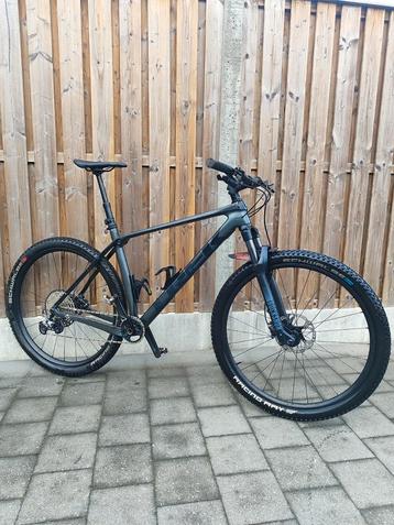 Trek Procaliber 9.5 XL met dropper . Carbon frame beschikbaar voor biedingen