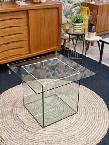 Vintage salontafel kubus glas beschikbaar voor biedingen