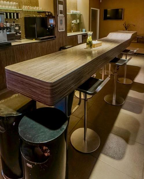 Lange hoge bar / tafel + kleinere bijzettafels, Huis en Inrichting, Barren, Zo goed als nieuw, Ophalen