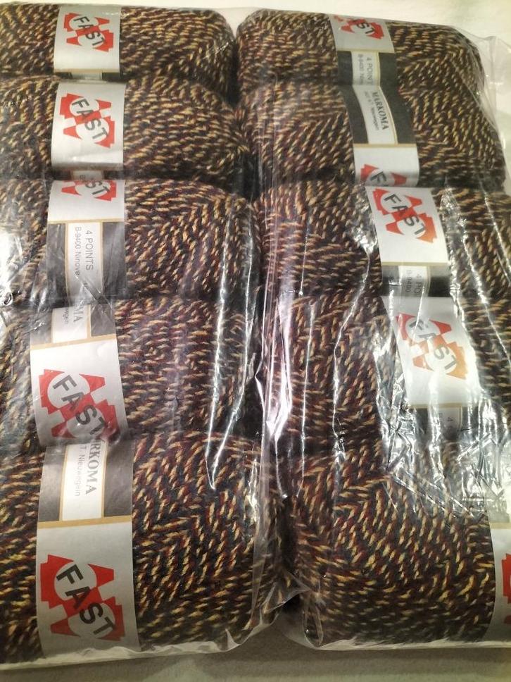 Snel gevlekte bruine garenbal (10 ballen)., Hobby en Vrije tijd, Breien en Haken, Nieuw, Ophalen of Verzenden