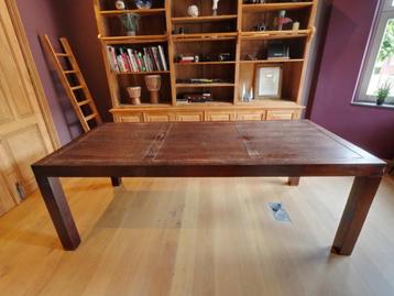 tafel beschikbaar voor biedingen