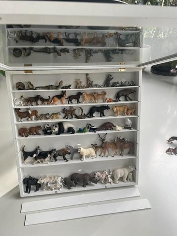 Schleich prachtige display kast met 56 dieren
