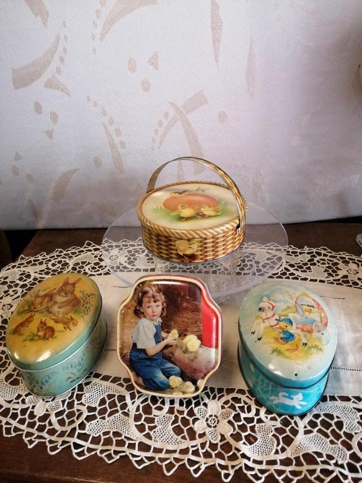 4 oude blikken doosjes thema Pasen, Divers, Pâques, Enlèvement ou Envoi