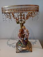 Lampe de table avec figurines en porcelaine, Antiquités & Art, Enlèvement ou Envoi