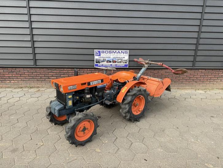 Kubota B6000 4WD minitractor + frees, Zakelijke goederen, Landbouw | Tractoren, Overige merken, Gebruikt