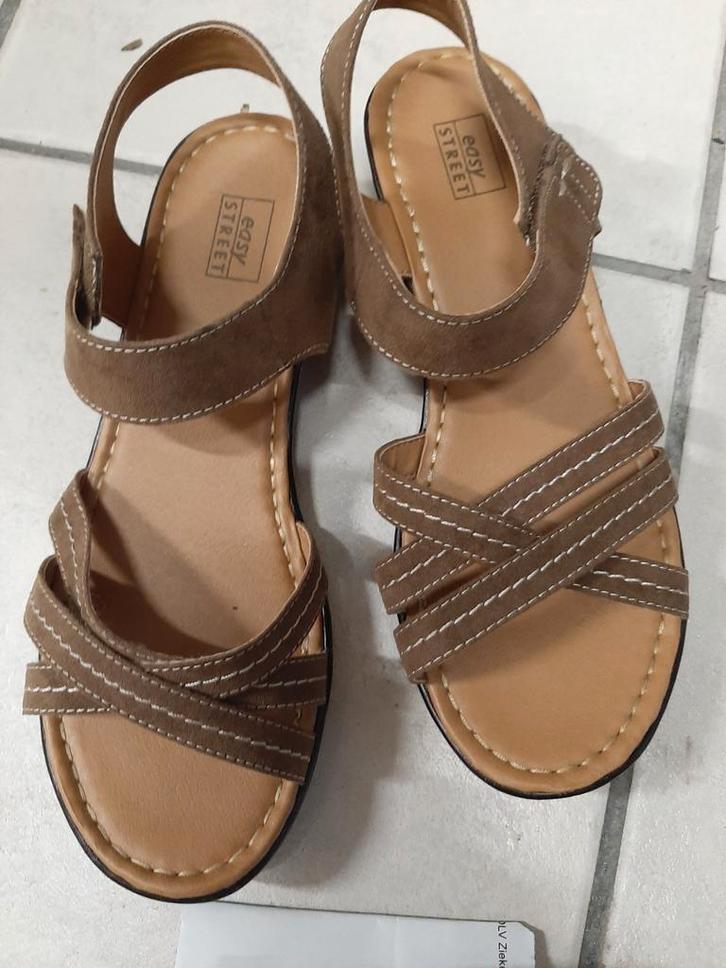 Bruine sandalen easy street mt40, Kleding | Dames, Schoenen, Nieuw, Beige, Ophalen of Verzenden