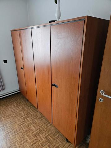 Kast  beschikbaar voor biedingen