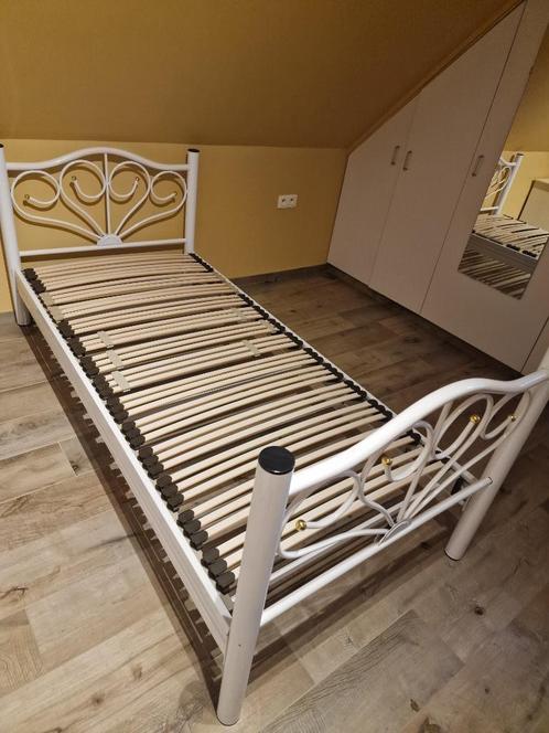 2 x bed (kan apart en als stapelbed), Huis en Inrichting, Slaapkamer | Bedden, Zo goed als nieuw, Metaal, Wit, Ophalen