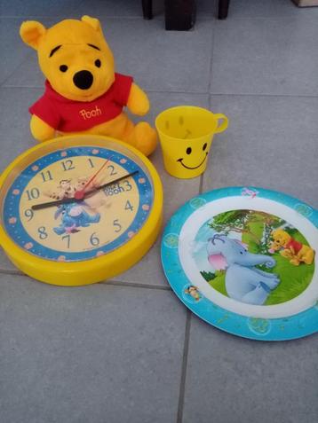 Winnie Pooh nieuw knuffel 28cm kinderbord beker gratis klok beschikbaar voor biedingen