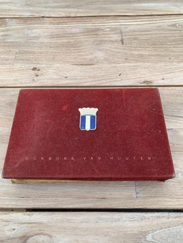 Prachtige oude kartonnen bonbondoos  beschikbaar voor biedingen