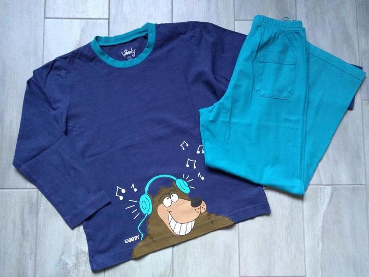 ★ M128 - Woody pyjama thema beer, Kinderen en Baby's, Kinderkleding | Maat 128, Zo goed als nieuw, Jongen, Nacht- of Onderkleding