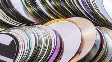 gezocht oude cd's en dvd's recycling   beschikbaar voor biedingen