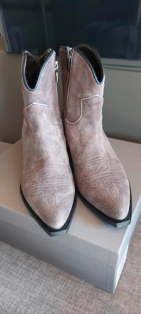 Splinternieuwe laarzen van Laura Bellariva m39, Kleding | Dames, Schoenen, Nieuw, Lage of Enkellaarzen, Bruin, Ophalen of Verzenden