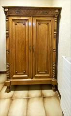 Antieke Mechelse kast (jassenkast), Ophalen
