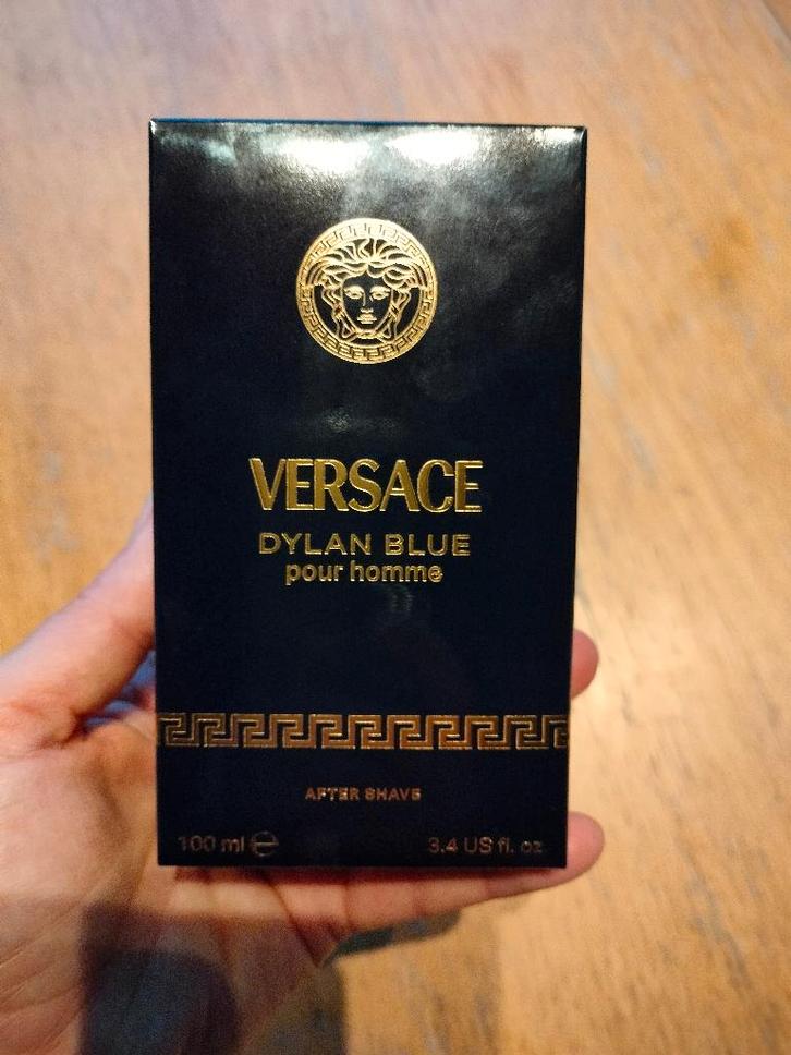 Versace Dylan Blue after shave lotion, Bijoux, Sacs & Beauté, Beauté | Parfums, Comme neuf, Enlèvement ou Envoi