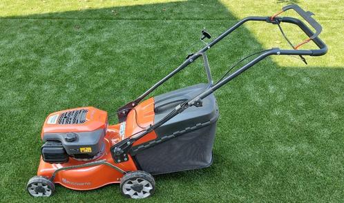 Grasmachiene Husqvarna, Tuin en Terras, Grasmaaiers, Zo goed als nieuw, Benzine-grasmaaier, 40 t/m 49 cm, Opvangbak, Ophalen