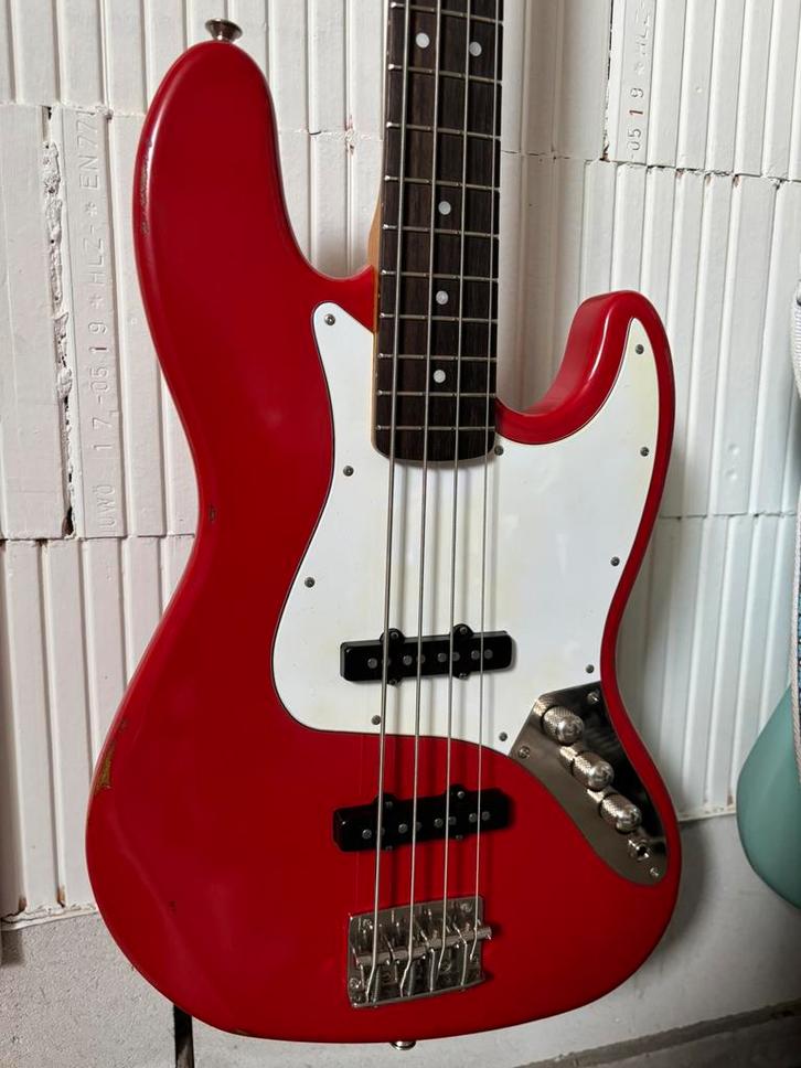 Maybach motone jazz bass fiesta red, Musique & Instruments, Instruments à corde | Guitares | Basses, Comme neuf, Enlèvement