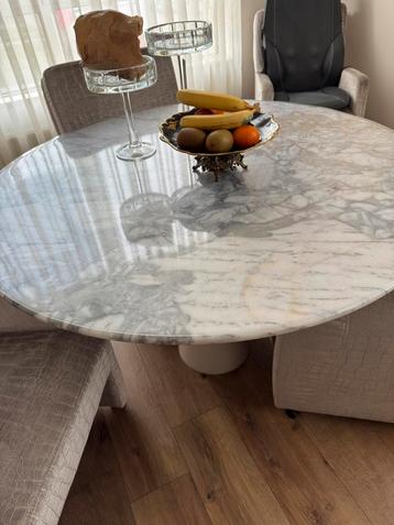 Marmeren tafel en vier stoelen, Enlèvement, Comme neuf