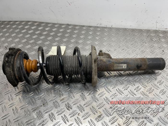 Schokdemperpoot rechts-voor van een Volkswagen Golf, Auto-onderdelen, Ophanging en Onderstel, Volkswagen, Gebruikt, 3 maanden garantie