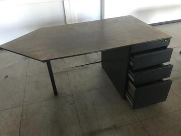 bureau beschikbaar voor biedingen