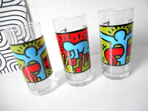 Pop Art glazen met Keith Haring figuurtjes, Verzamelen, Glas en Drinkglazen, Zo goed als nieuw, Verzenden