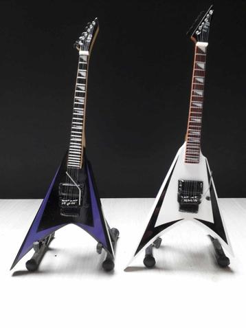  CHILDREN OF BODOM Alexi Laiho mini guitar beschikbaar voor biedingen