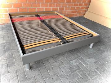 Bed met lattenbodems 160x200cm  beschikbaar voor biedingen
