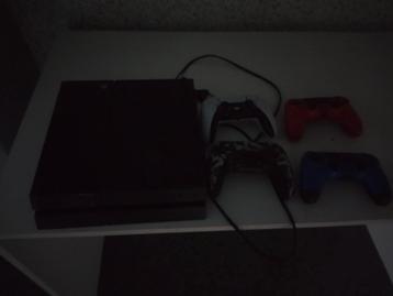 Ps4 met 4controllers  beschikbaar voor biedingen
