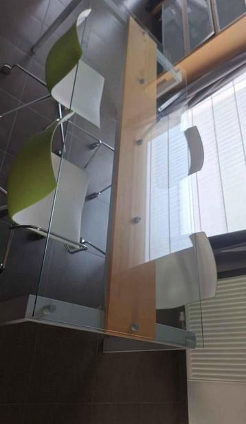 Tafel en 4 stoelen Catifa beschikbaar voor biedingen