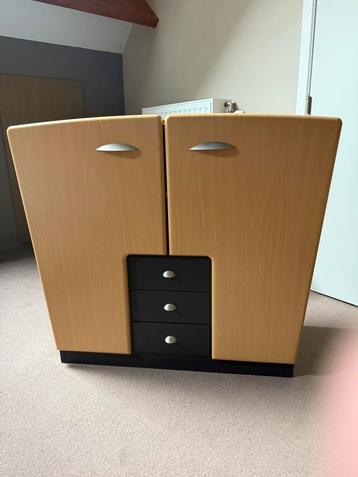 Dressoir kastje beschikbaar voor biedingen