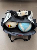 Coole vintage voetbaltas / ballentas met 2 oude voetballen, Ophalen of Verzenden, Zo goed als nieuw