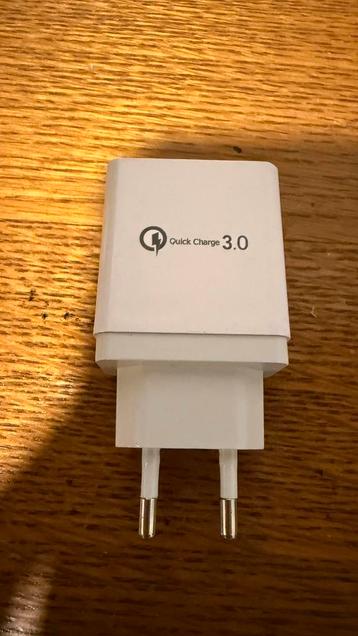 Travel Charger! Adapter! 4 USB aansluitingen! Zoals NIEUW! beschikbaar voor biedingen