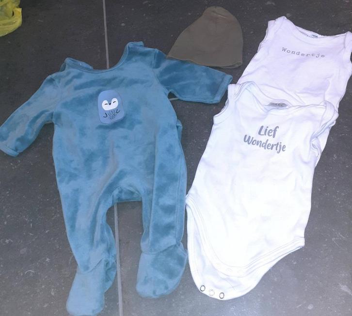 Baby kleding 4 stuks maat 50/56, Kinderen en Baby's, Babykleding | Maat 50, Nieuw, Jongetje of Meisje, Nacht- of Onderkleding