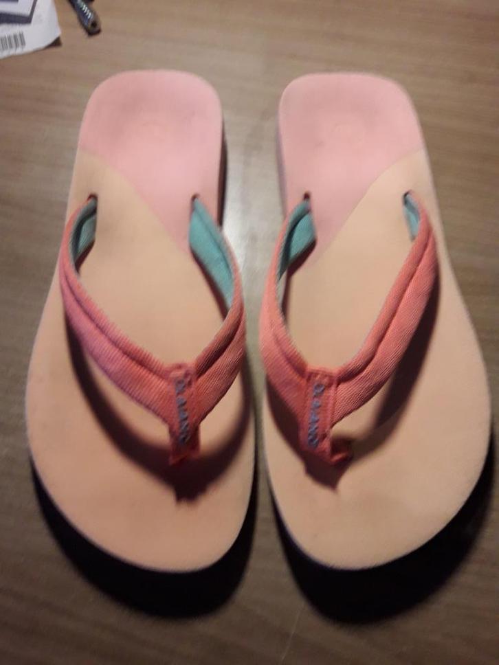 Slippers Olaian Decathlon, Kinderen en Baby's, Kinderkleding | Schoenen en Sokken, Gebruikt, Overige typen, Meisje, Ophalen of Verzenden