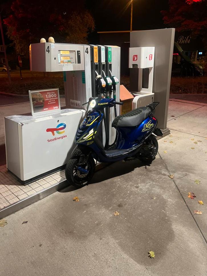 Piaggo zip 70cc 2t, Fietsen en Brommers, Snorfietsen en Snorscooters, Zo goed als nieuw, Piaggio, Benzine, Ophalen