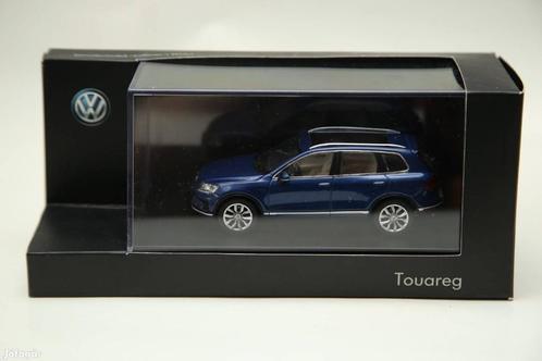 1-43 Herpa VW Volkswagen Touareg 2015 facelift donkerblauw, Hobby & Loisirs créatifs, Voitures miniatures | 1:43, Comme neuf, Voiture