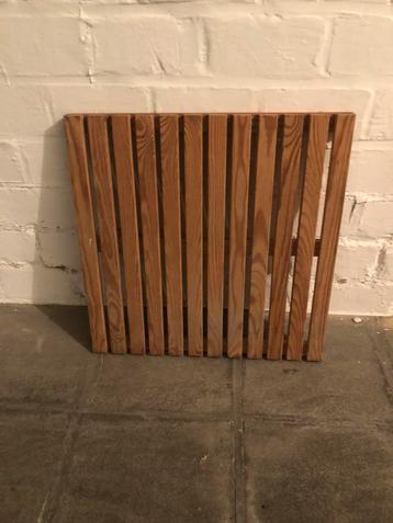 Un caillebotis pour la douche 50/50cm beschikbaar voor biedingen