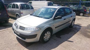 Renault mégane 1400cc essence 2004 146000km ve GARANTIE