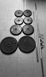 Set gewichtheffen 2x stang + 80 kg halsterschijven, Sport en Fitness, Fitnessmaterialen, Halterschijven, Rug, Zo goed als nieuw