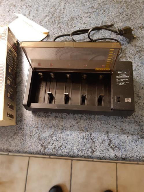 Batterijlader, Audio, Tv en Foto, Opladers, Zo goed als nieuw, Ophalen of Verzenden