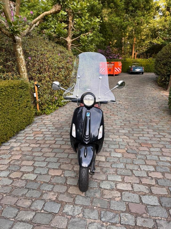 Vespa Primavera 50 cc blauw, Fietsen en Brommers, Scooters | Vespa, Zo goed als nieuw, Ophalen