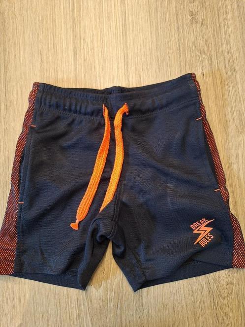 Korte broeken maat 104, Kinderen en Baby's, Kinderkleding | Maat 104, Zo goed als nieuw, Jongen, Broek, Ophalen of Verzenden