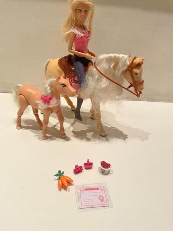 Barbie pop met paard en veulen beschikbaar voor biedingen