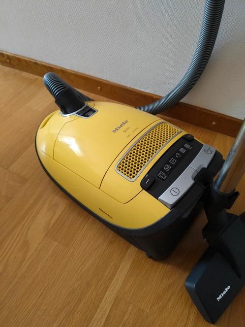 MİELE S 8310. 300 ... 2200 waat, Elektronische apparatuur, Stofzuigers, Zo goed als nieuw, Ophalen of Verzenden