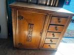 Houten dressoir, Ophalen, Met deur(en)