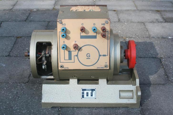 moteur électrique - application didactique (années 50/60), Antiquités & Art, Antiquités | Outils & Instruments, Enlèvement ou Envoi