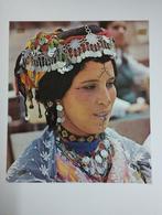 Een print van land Marokko een dame in Marokkaanse kleren, Ophalen